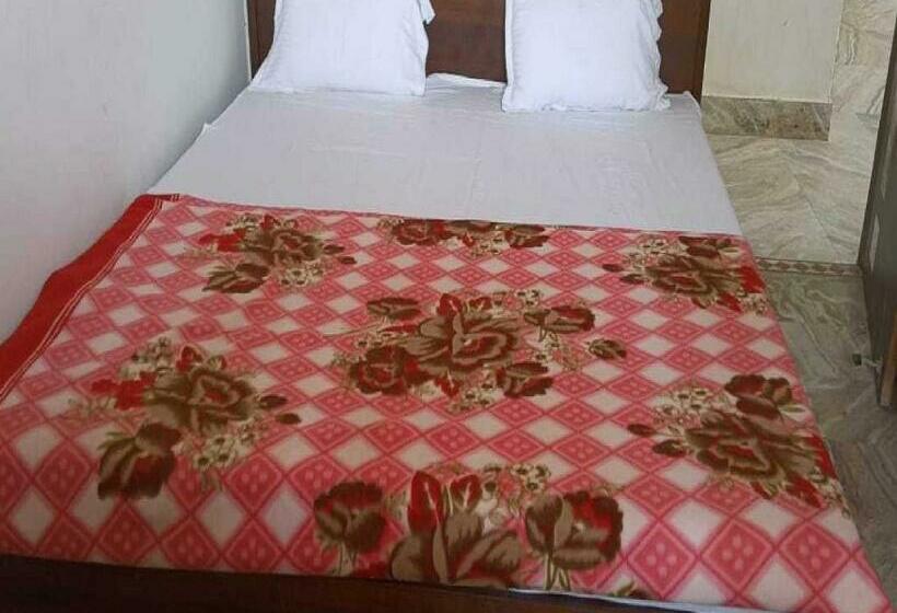 חדר קלאסי לשלושה, Oyo 70405  K