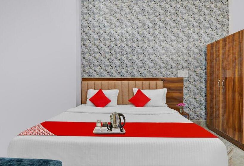 חדר קלאסי לשלושה, Oyo Flagship 70374  C R K Inn