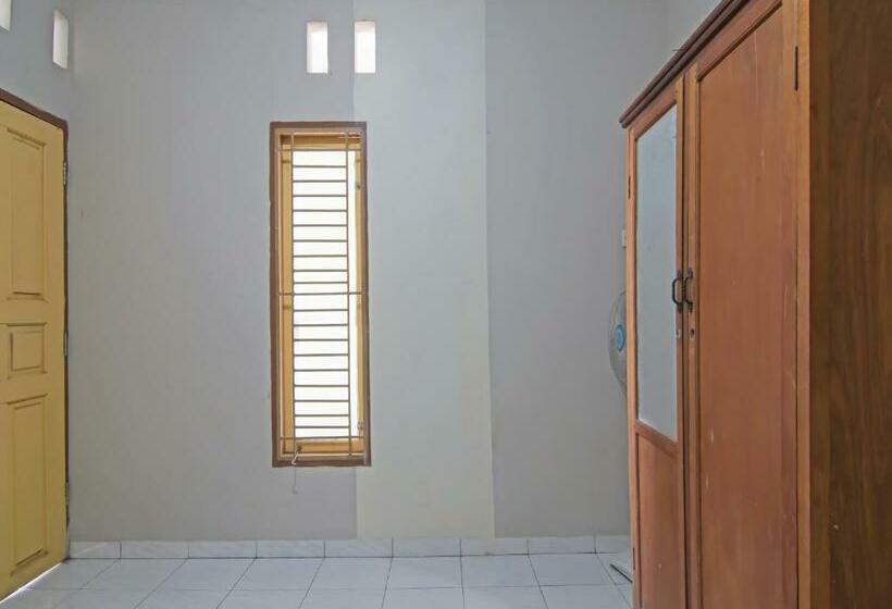 חדר יחיד בסיסי, Spot On 91958 Flamboyan 25 Homestay Syariah