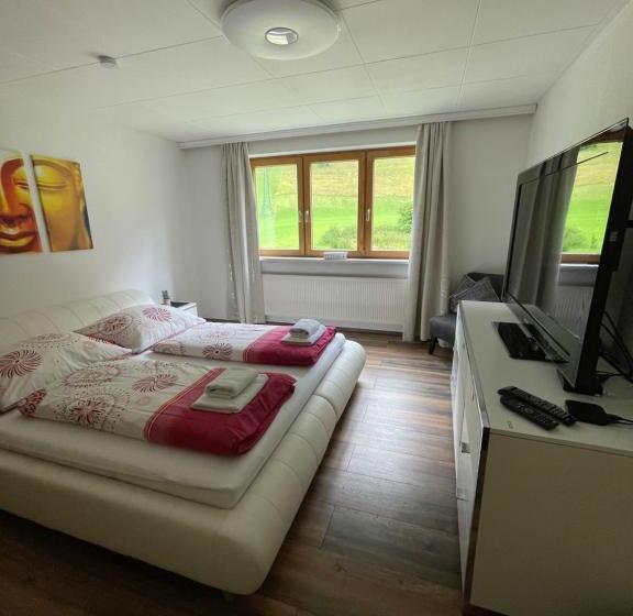 جناح جونيور, Haus St. Martin