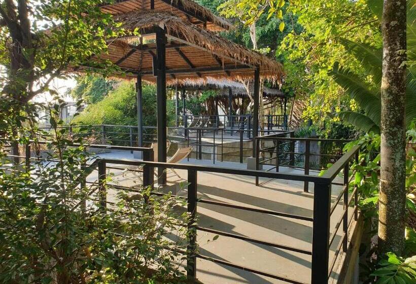 Номер Deluxe Кровать Кинг, Kohmak Homehug&beachclub