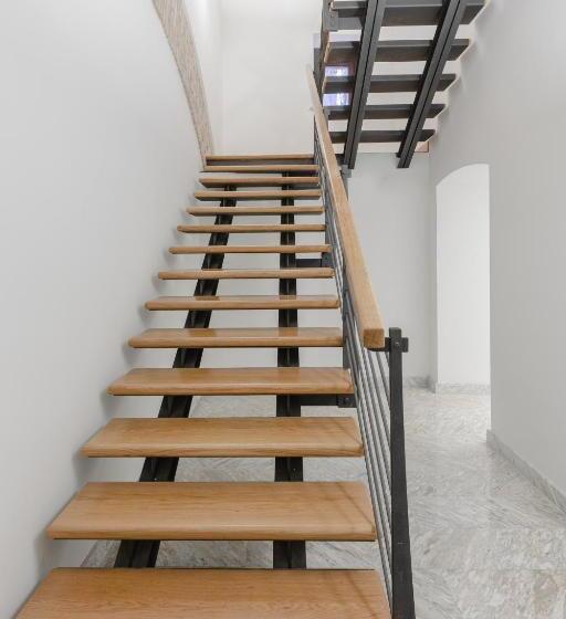 اتاق لوکس, Torre Capranica