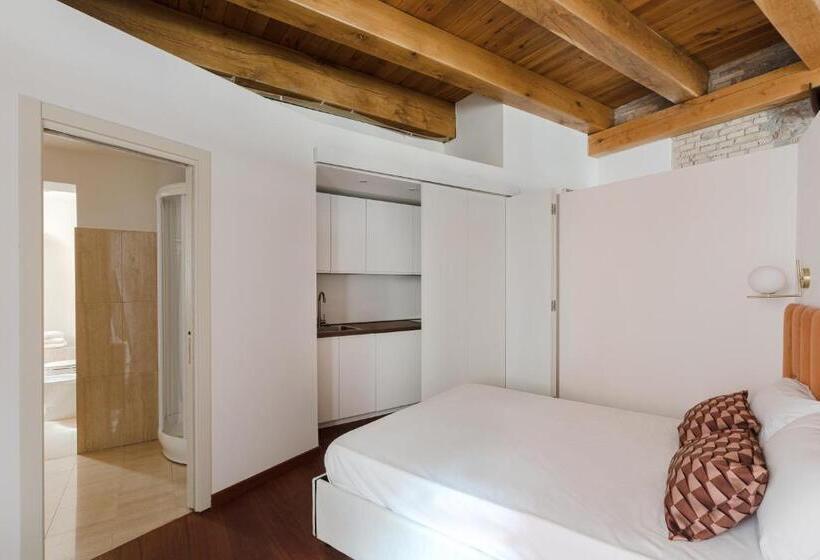 اتاق لوکس, Torre Capranica