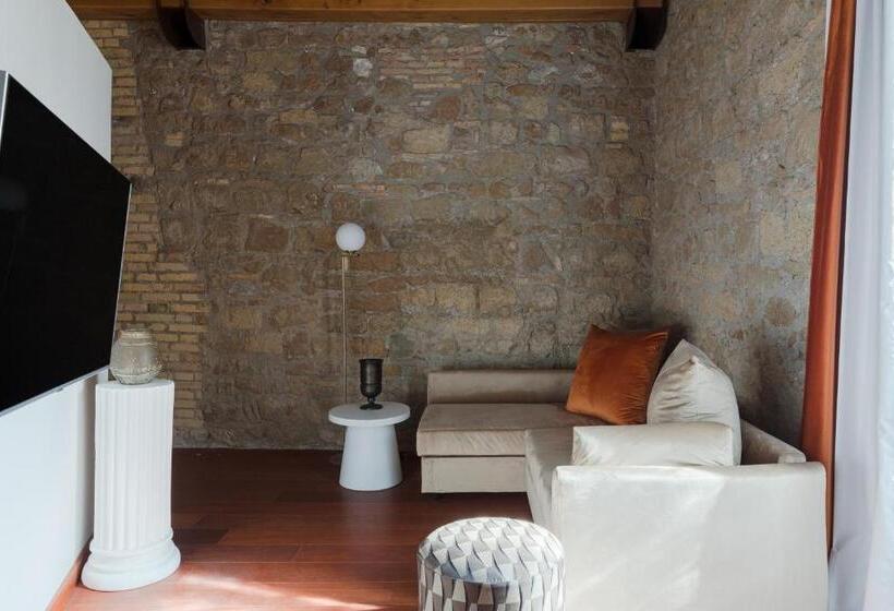 اتاق لوکس, Torre Capranica