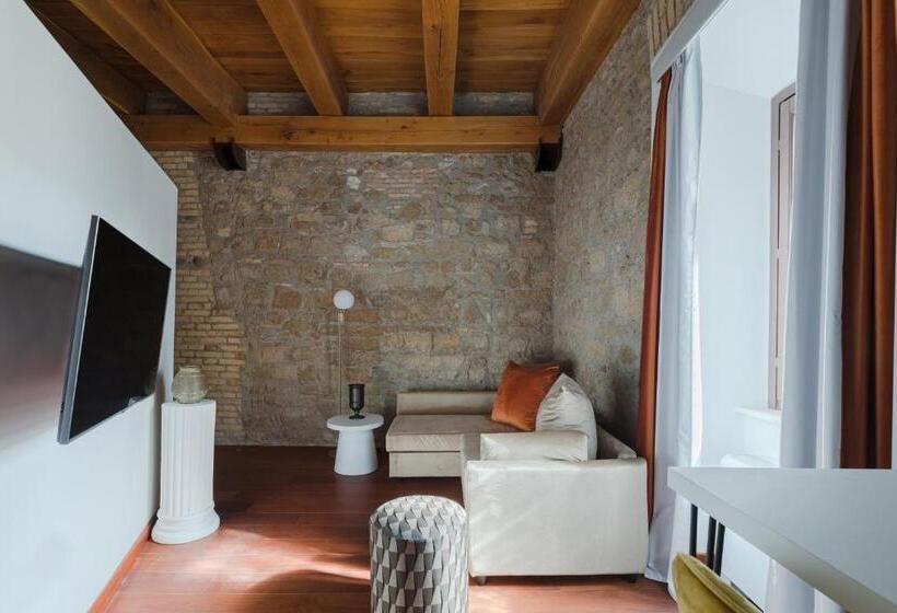 اتاق لوکس, Torre Capranica