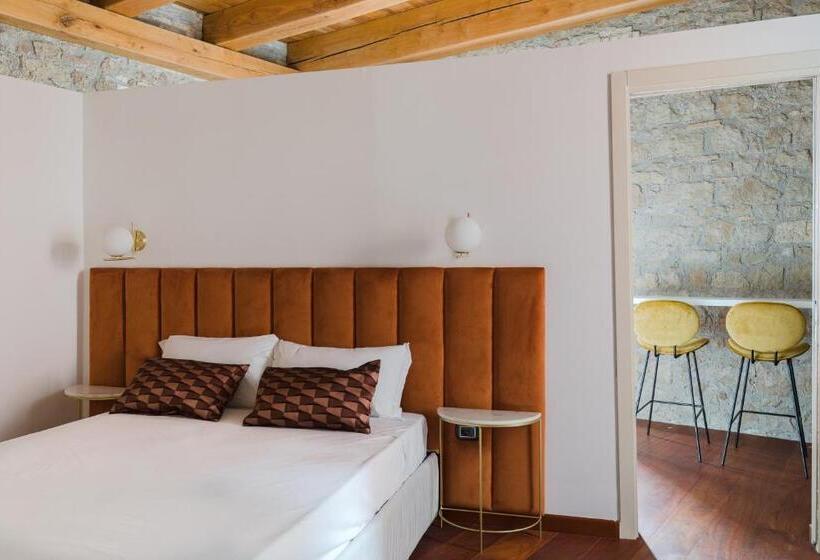 اتاق لوکس, Torre Capranica