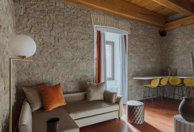 اتاق لوکس, Torre Capranica