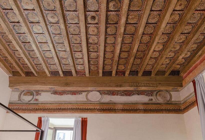 سوییت جونیور, Torre Capranica