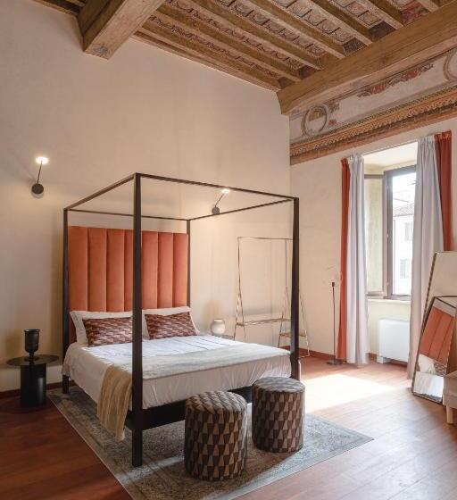 سوییت جونیور, Torre Capranica