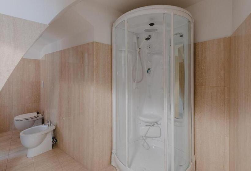 سوییت جونیور, Torre Capranica