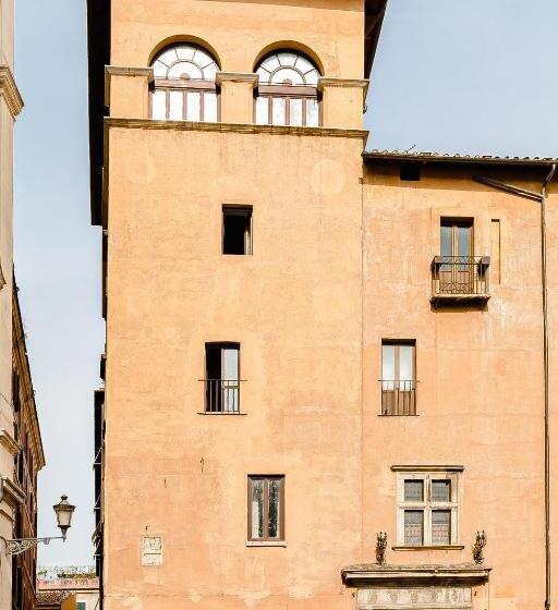 سوییت دوبلکس, Torre Capranica