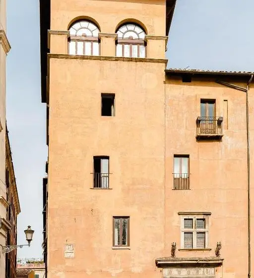 سوییت دوبلکس, Torre Capranica