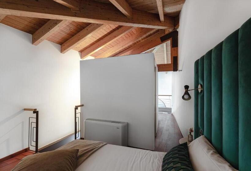 سوییت دوبلکس, Torre Capranica