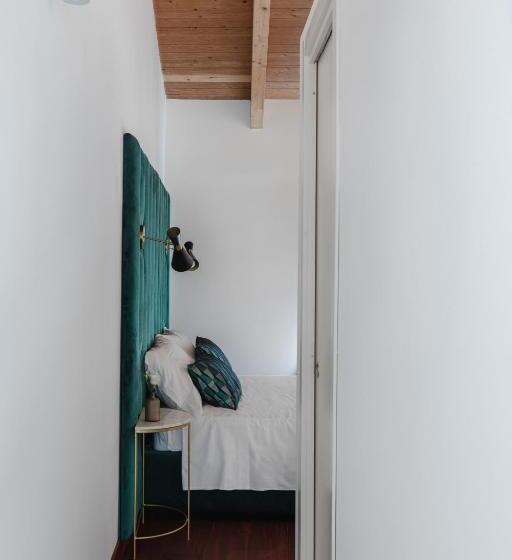 سوییت دوبلکس, Torre Capranica