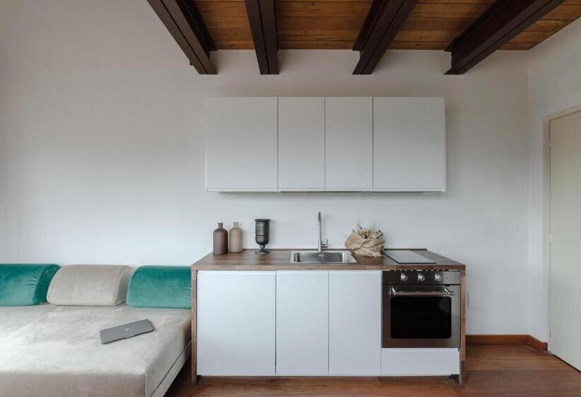 سوییت دوبلکس, Torre Capranica