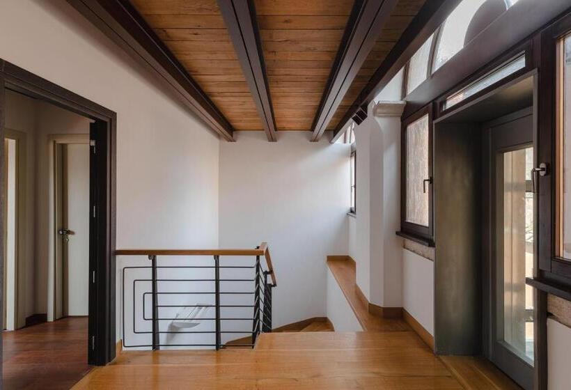 سوییت دوبلکس, Torre Capranica