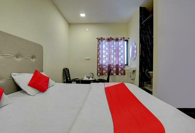 חדר קלאסי לשלושה, Flagship The Chirag Resort