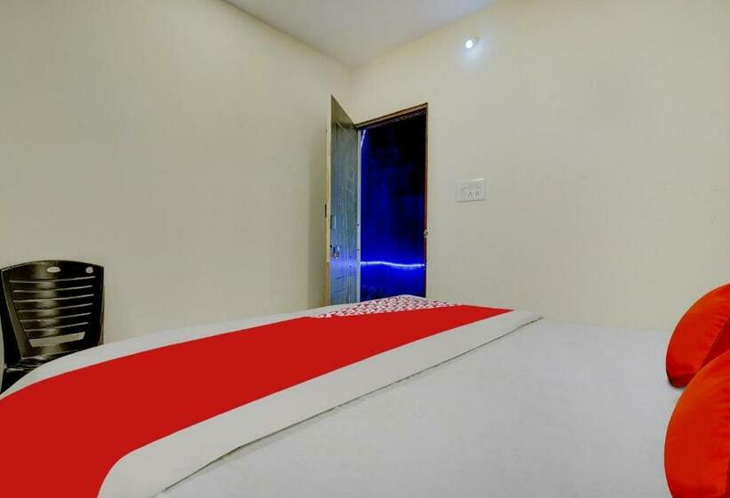 חדר קלאסי לשלושה, Flagship The Chirag Resort