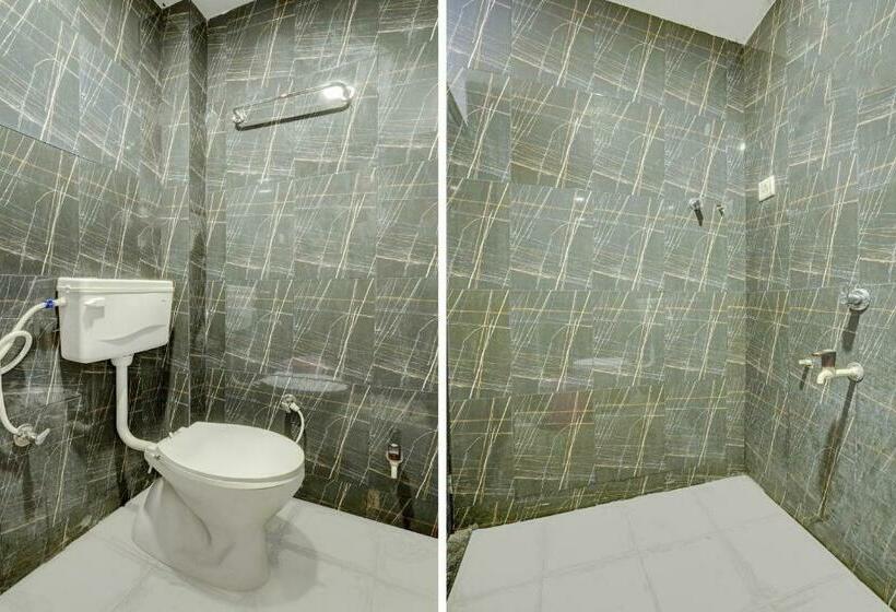 חדר קלאסי לשלושה, Flagship The Chirag Resort