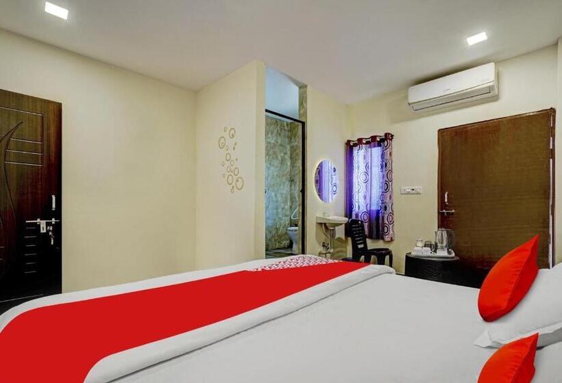 חדר קלאסי לשלושה, Flagship The Chirag Resort