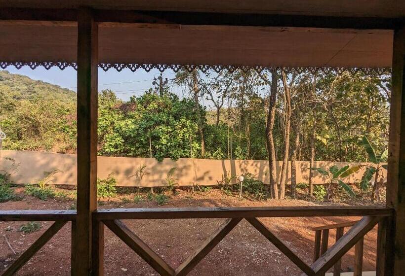 Suite Pat King, Hippie Paws