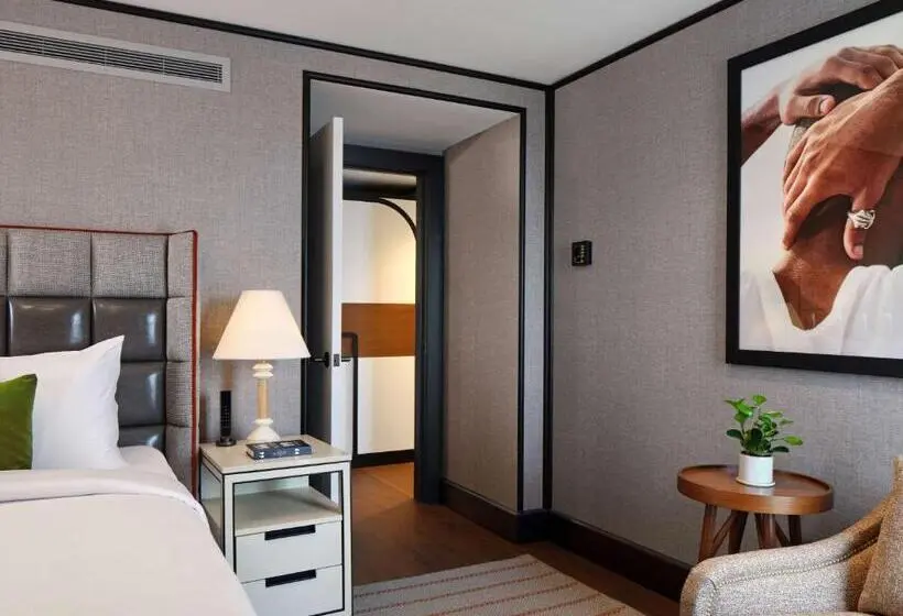 Deluxe Suite King Bed, 21c Museum Hotel St Louis