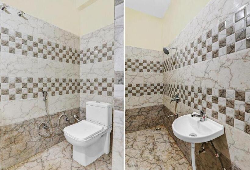 חדר קלאסי לשלושה, Collection O 70329 The Dev