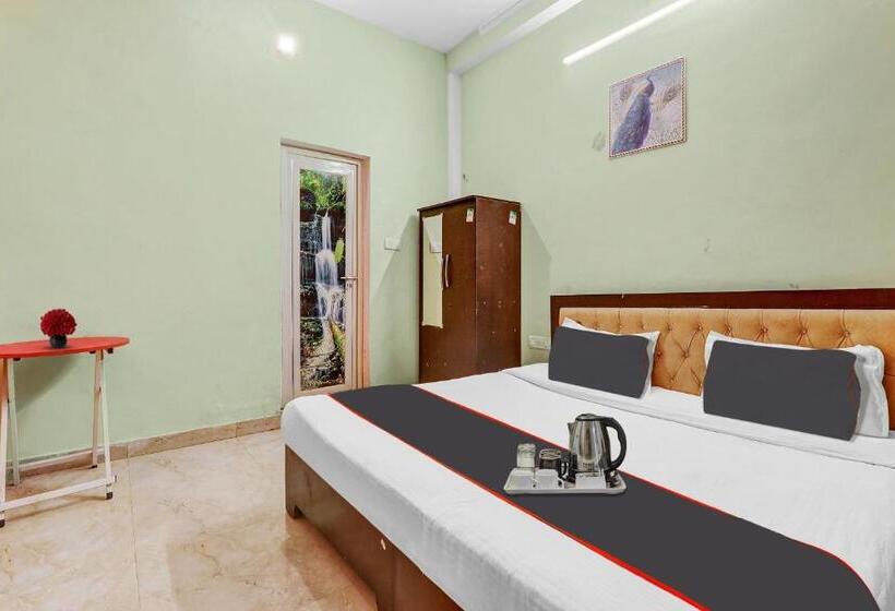 חדר קלאסי לשלושה, Collection O 70329 The Dev