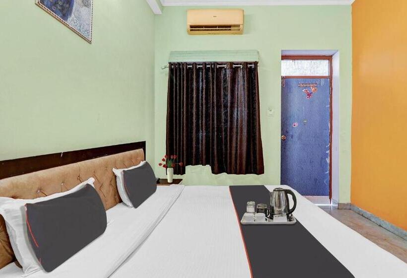 חדר קלאסי לשלושה, Collection O 70329 The Dev