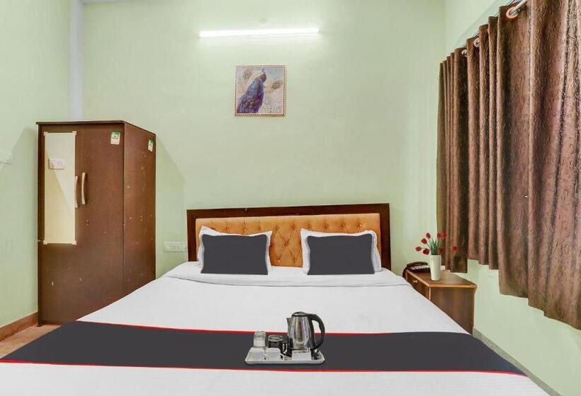 חדר קלאסי לשלושה, Collection O 70329 The Dev