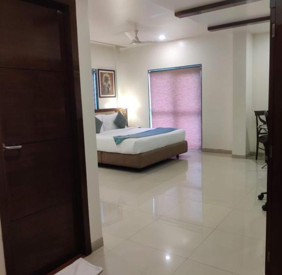 סוויטה עם מרפסת, Masara Biznotel