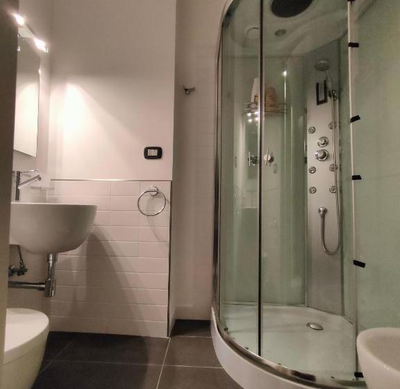 이코노미 룸, Camere D Artista