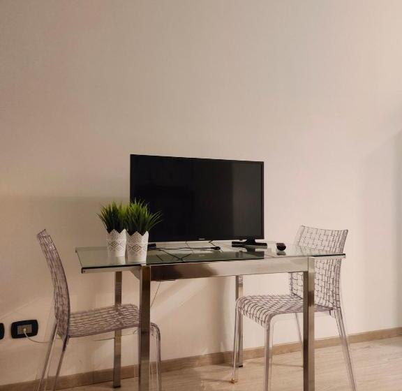 이코노미 룸, Camere D Artista