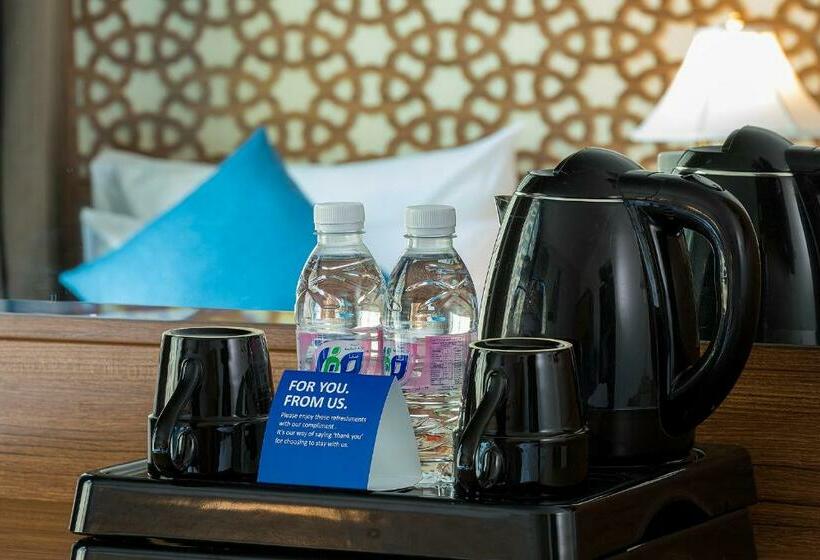 חדר אקונומי לשלושה, Sunrise Ajyad