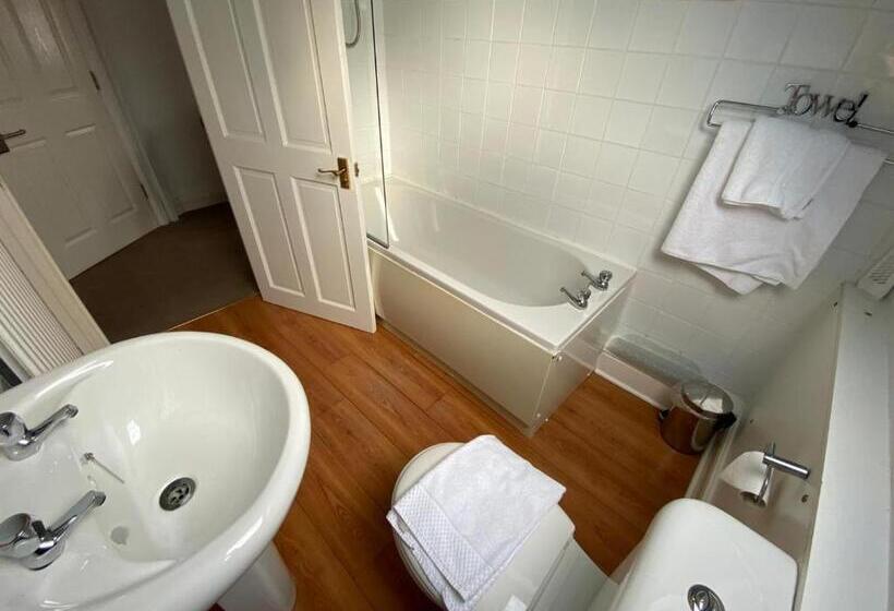 디럭스 룸, The Calder House