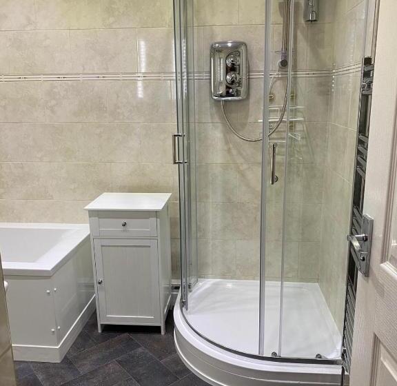 4인용 스탠다드 룸, The Calder House