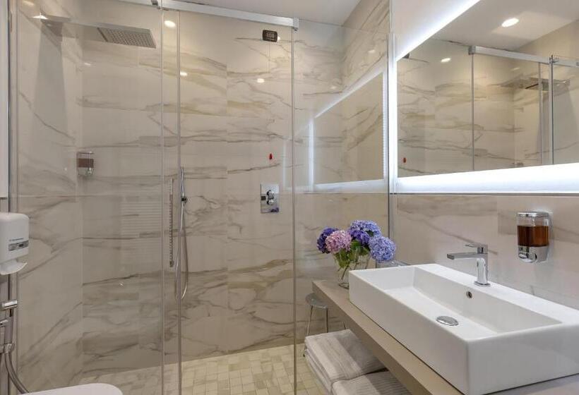 Suite with lake view, Casa Alle Colonne By Hotel Ancora