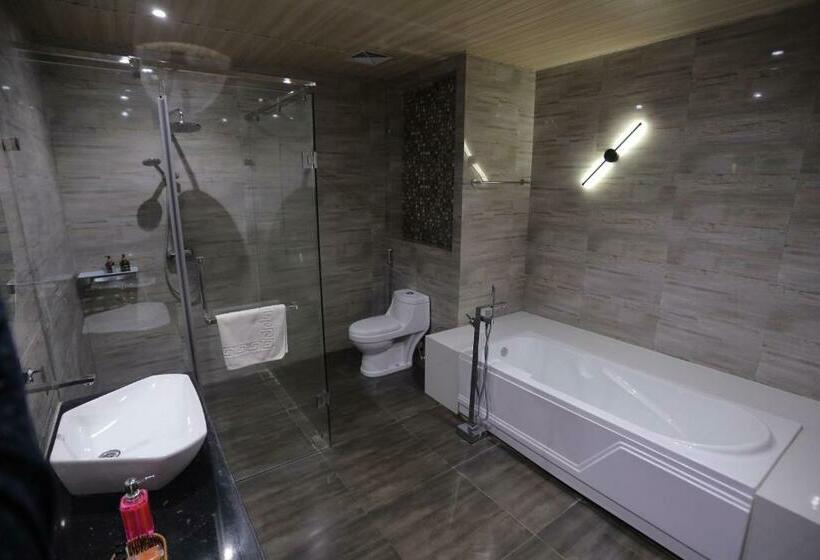 جناح مزوَّد بشرفة, Ratnapriya Hotel And Resort