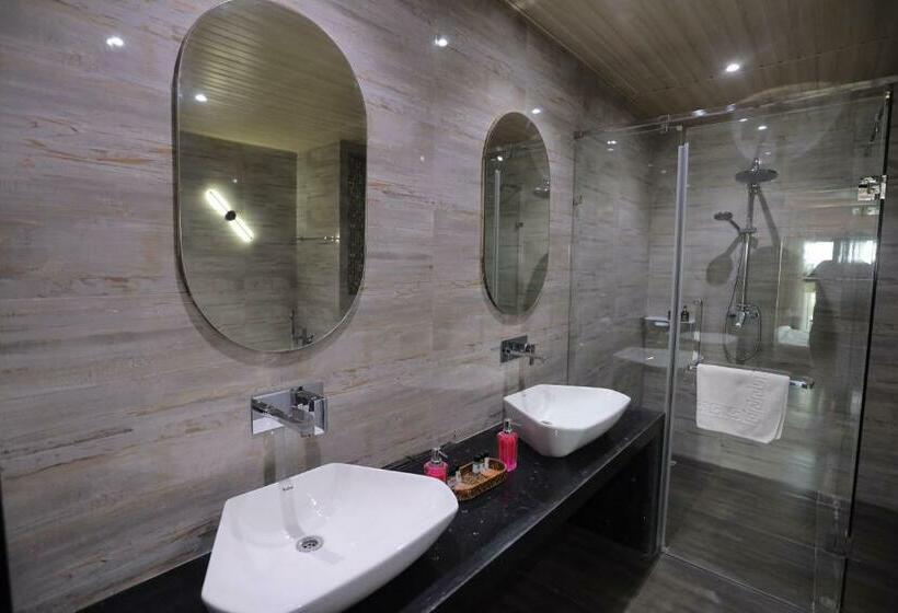 جناح مزوَّد بشرفة, Ratnapriya Hotel And Resort