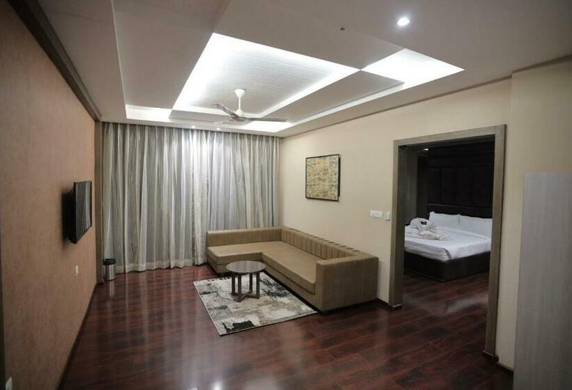 جناح مزوَّد بشرفة, Ratnapriya Hotel And Resort