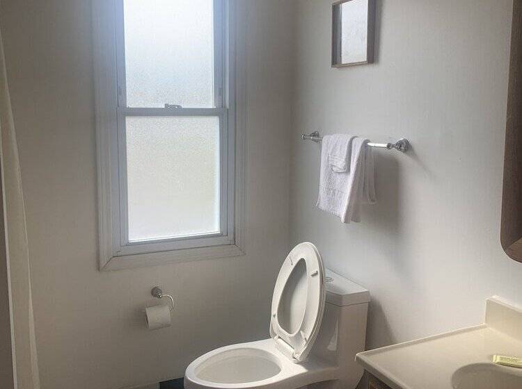 Номер Стандарт, River Inn Motel