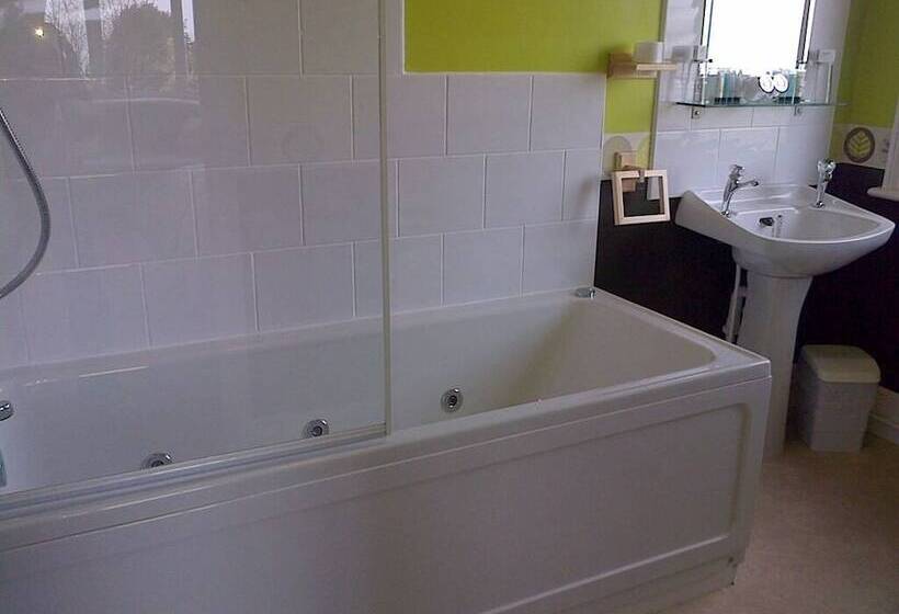 수피리어 룸, Cornerways