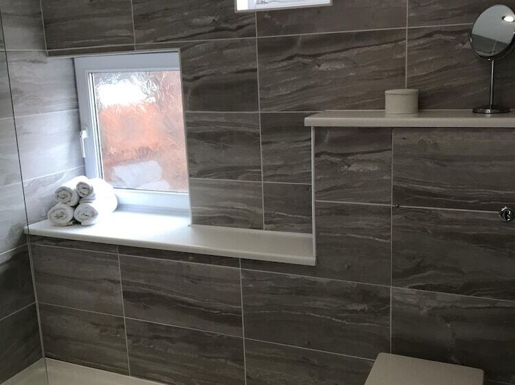 스탠다드 룸, Cornerways