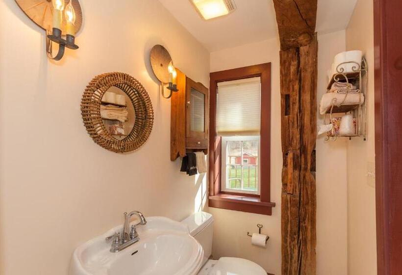 جناح, Inn At Buck Hollow Farm