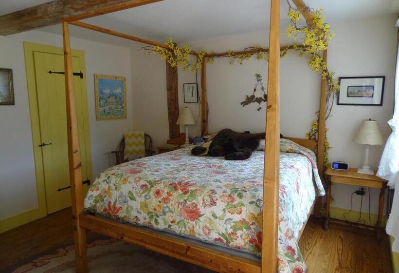 غرفة قياسية مزوَّدة بشُرفة, Inn At Buck Hollow Farm