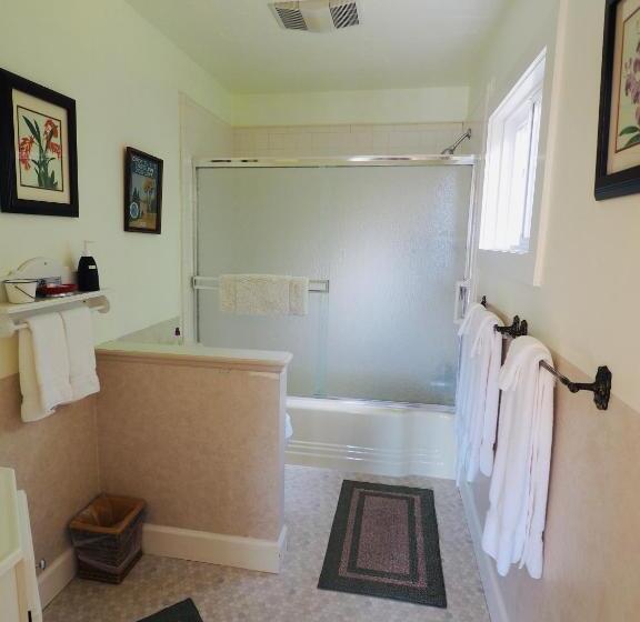 스위트, Mine And Farm, The Inn At Guerneville, Ca