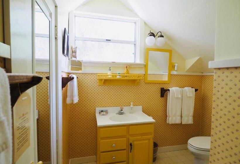 디럭스 룸, Mine And Farm, The Inn At Guerneville, Ca