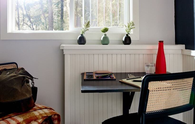 스탠다드 룸, Mine And Farm, The Inn At Guerneville, Ca