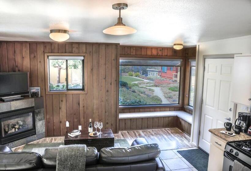 디럭스 스위트 킹 침대, Cottages At Little River Cove