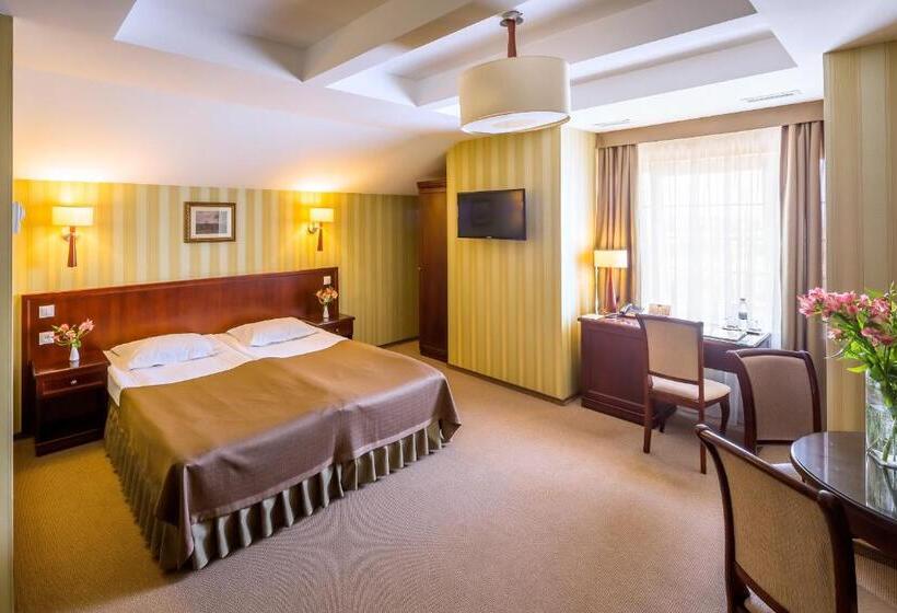 اتاق لوکس, Panska Gora